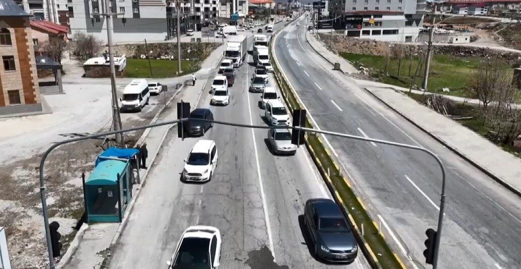 Bitlis’te “Yaşama yol ver fermuar sistemi” tatbikatı yapıldı Bitlis İl Sağlık Müdürlüğü tarafından ambulansların hastaları hızla sağlık kuruluşuna