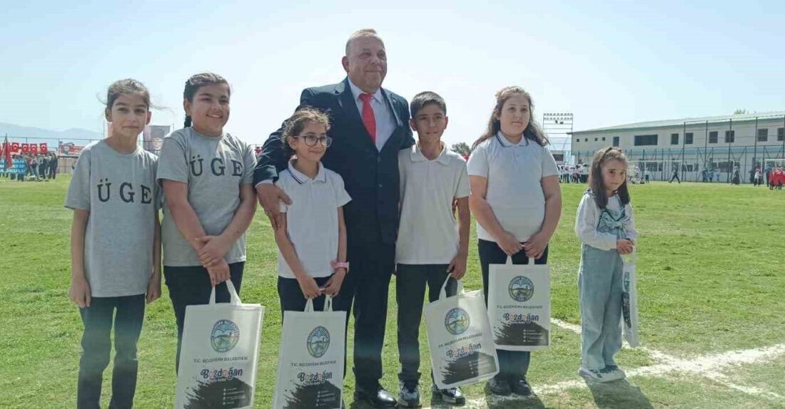 Bozdoğan’da 23 Nisan Coşkusu Bozdoğan’da 23 Nisan Ulusal Egemenlik ve Çocuk Bayramı, ilçe stadyumunda