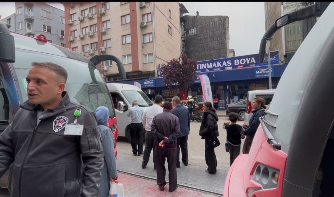 Bursa’da tramvay yangını paniğe neden oldu Bursa’da seyir halindeki tramvayda çıkan yangın korku dolu anlar yaşandı.