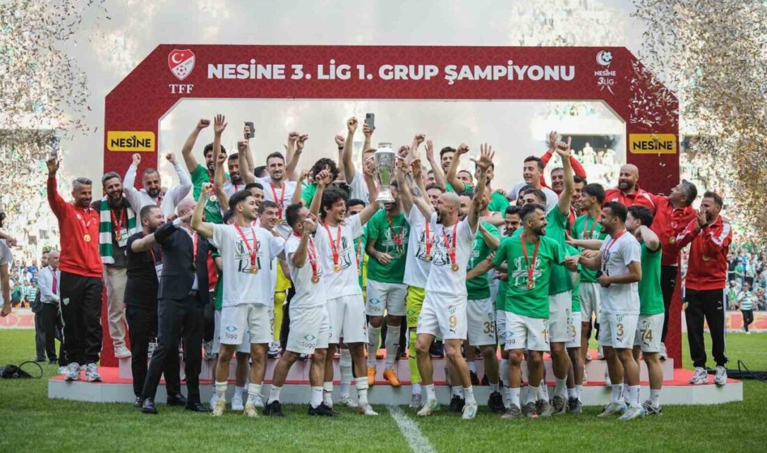 Bursaspor, şampiyonluk kupasını kaldırdı TFF 3. Lig 1. Grup’ta şampiyon olan Bursaspor, Bornova 1877