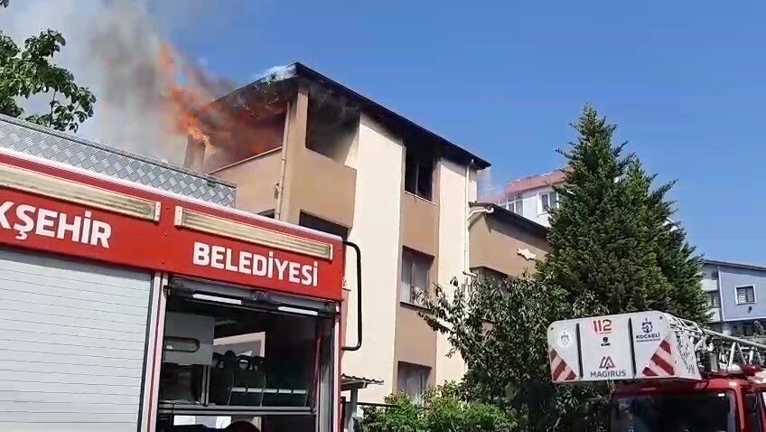 Çatıyı onarmak isterken evi yandı Kocaeli’nin Körfez ilçesinde bir vatandaş, kendi imkanlarıyla evinin çatısını onardığı