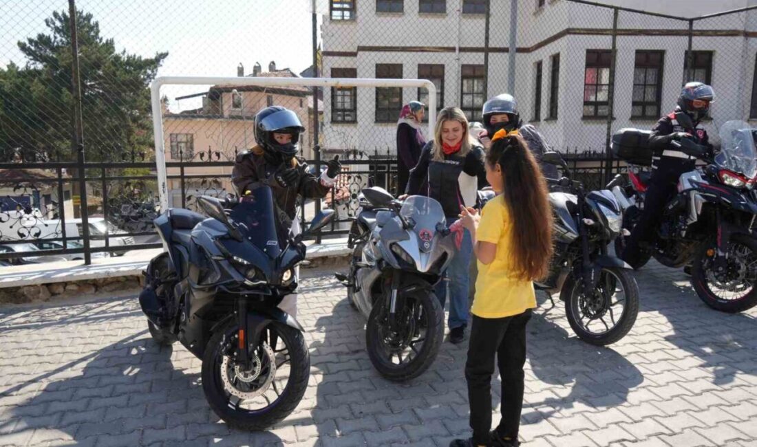 Çocuklar motosiklet tutkularıyla buluştu, ortaya renkli görüntüler çıktı Kastamonu’da 23 Nisan Ulusal Egemenlik ve Çocuk Bayramı dolayısıyla bir