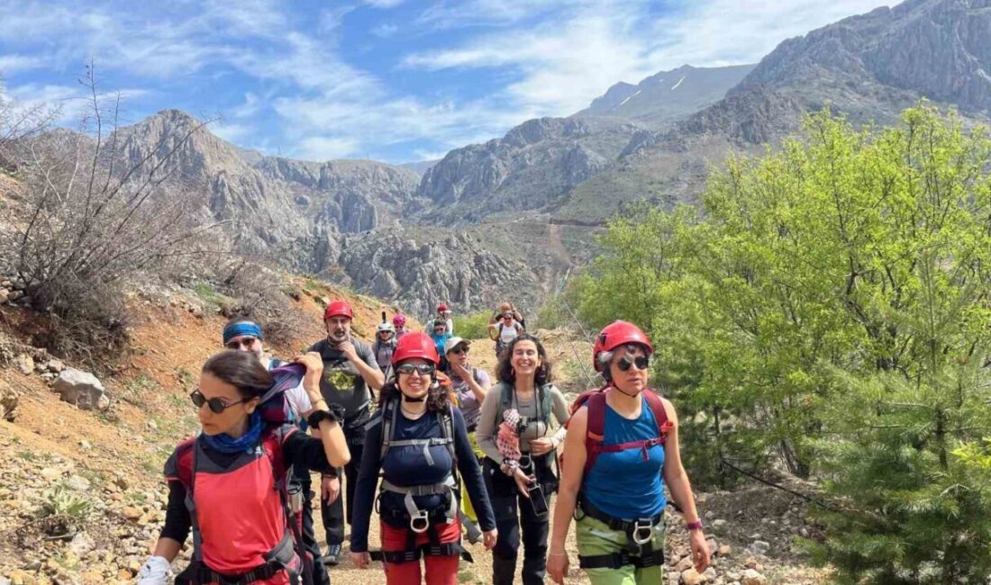 Dağcılar Kemaliye’de via ferrata parkuruna tırmandı Türkiye’deki tek Via Ferrata parkuruna sahip olan Kemaliye’deki 517 basamaktan