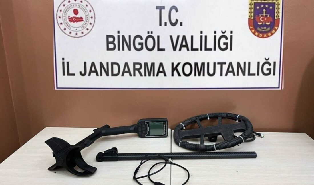 Dedektör ile define ararken yakalandı Bingöl’de bir şahıs dedektör cihazı ile define ararken jandarma ekiplerince