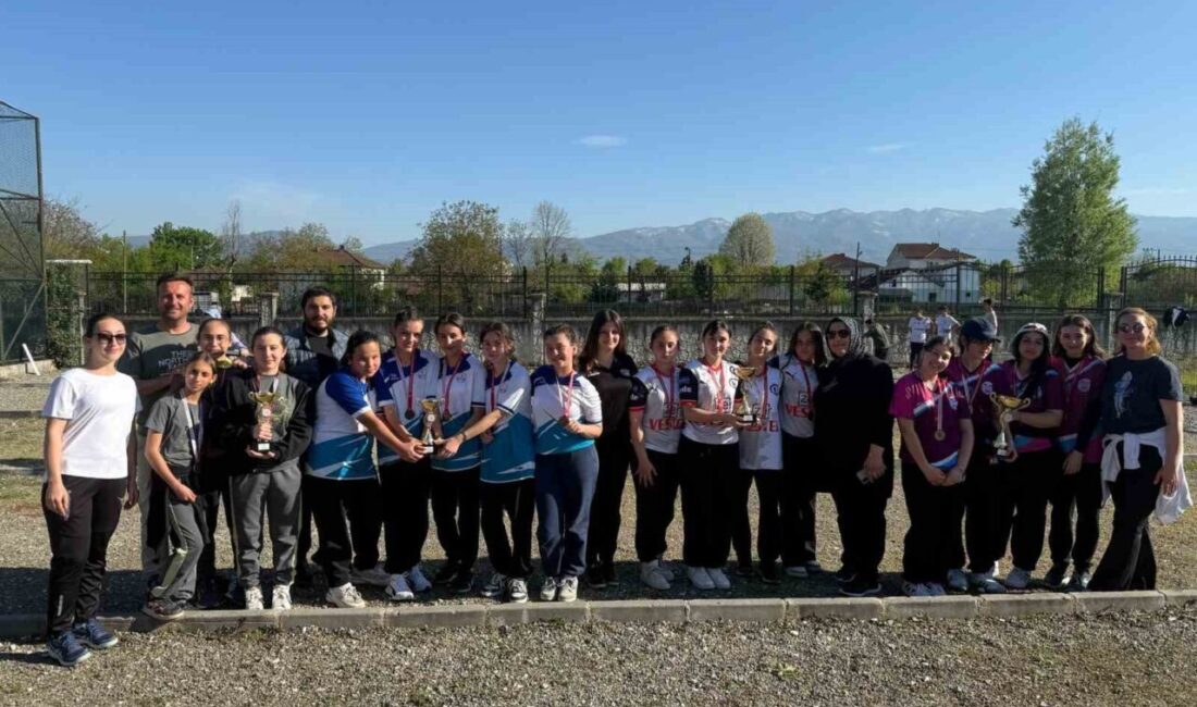 Demir bilyeler şampiyonluk için atıldı Okul Sporları Küçükler-Yıldızlar Bocce müsabakaları tamamlandı. Gençlik ve Spor Bakanlığı