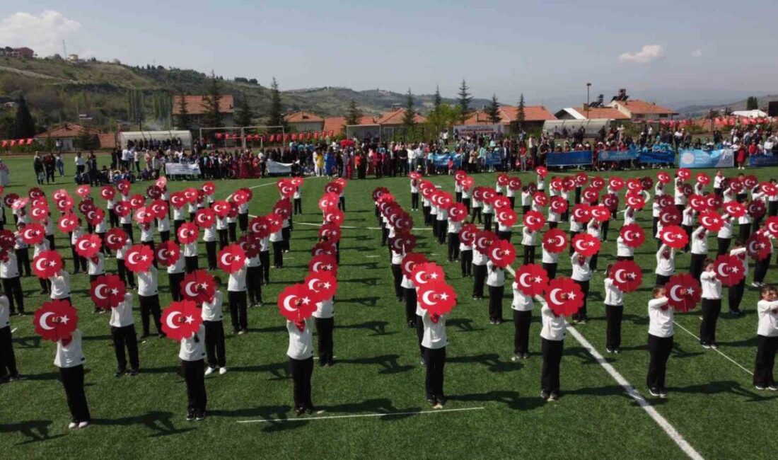 Demirci’yi çocuk sesleri şenlendirdi Manisa’nın Demirci ilçesinde 23 Nisan Ulusal Egemenlik ve Çocuk Bayramı