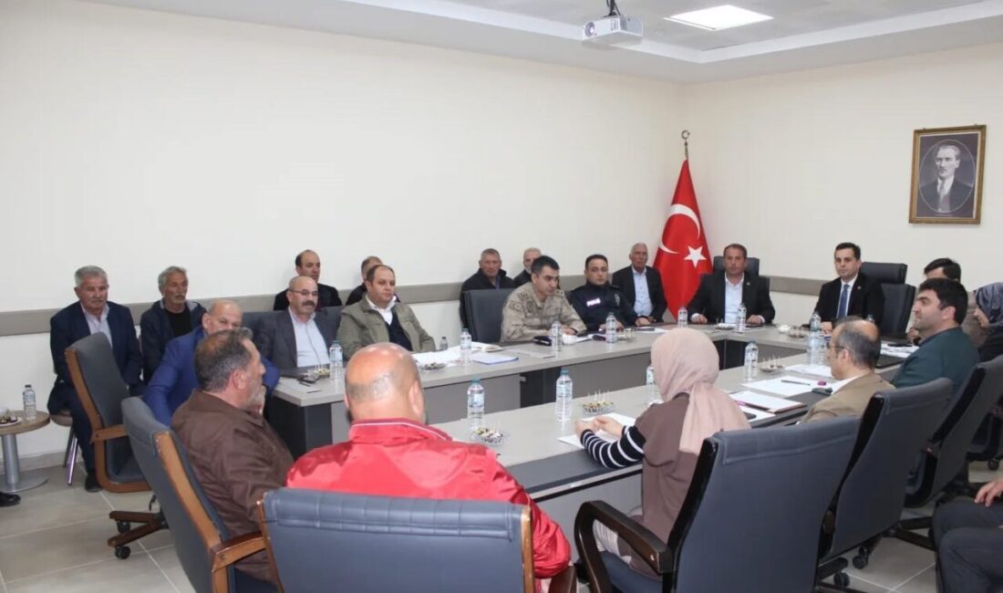 Demirözü’nde su üzerine toplantı Bayburt’un Demirözü ilçesinde su üzerine toplantı yapıldı. İlçe Kaymakamı Yasin