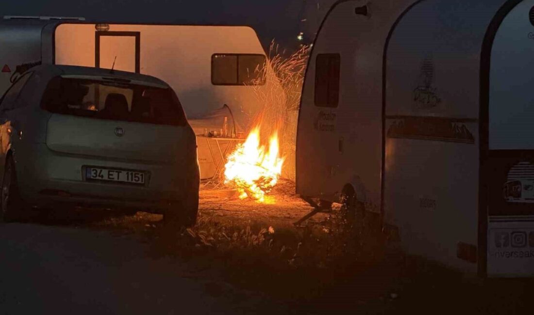 Deprem sonrası vatandaşlar karavanda ve parklarda geceliyor İstanbul Silivri açıklarında meydana gelen 6.2 büyüklüğündeki depremin ardından Beylikdüzü’nde