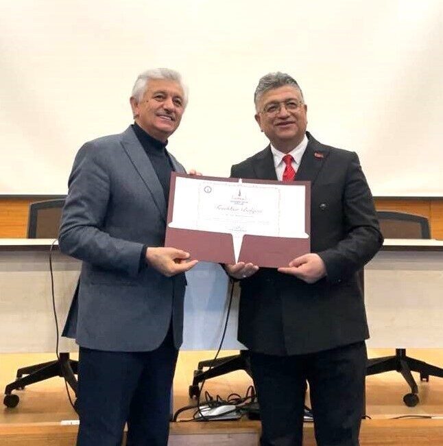 Doktor Öğretim Üyesi Mehmet Emin Yağcı’ya akademik teşvik ödülü Kütahya Dumlupınar Üniversitesi (DPÜ) İlahiyat Fakültesi İslam Tarihi ve Sanatları