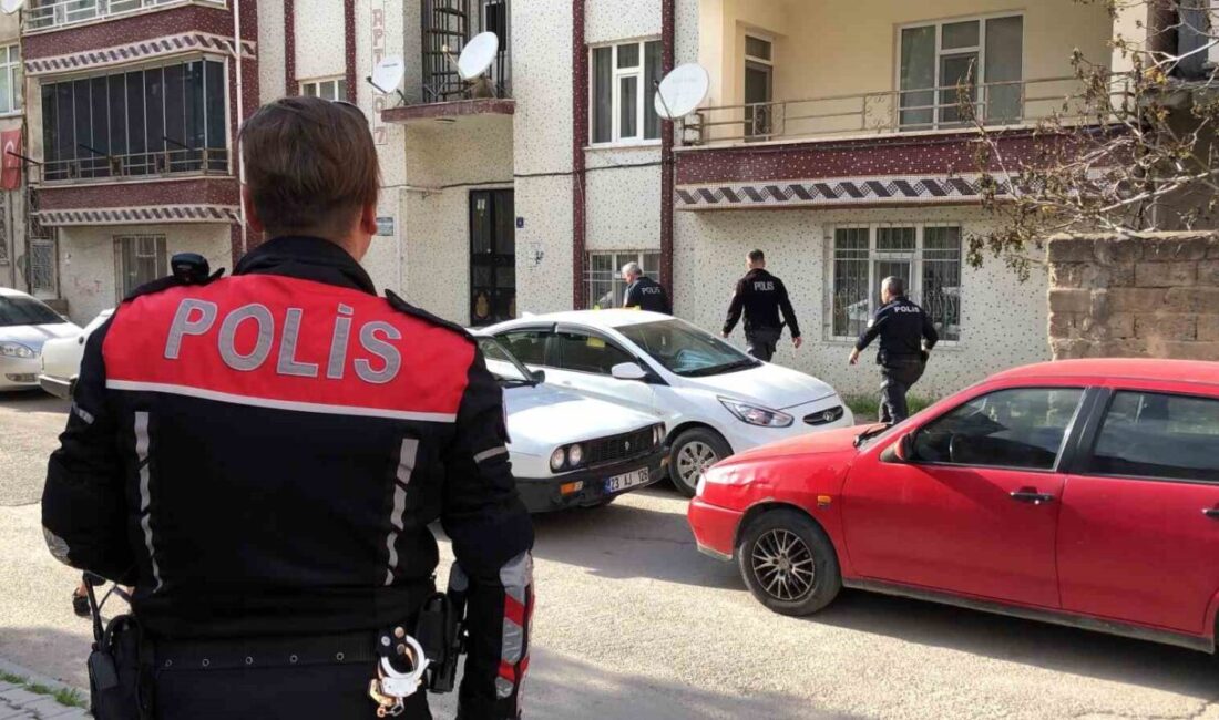 Elazığ’da haber alınamayan şahıs evinde ölü bulundu Elazığ’da yakınlarının haber alamadığı 52 yaşındaki şahıs, evinde ölü bulundu.