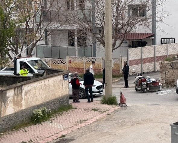 Elazığ’da otomobil ile motosiklet çarpıştı: 2 yaralı Elazığ’da sepetli motosiklet ile otomobilin çarpışması sonucu meydana gelen kazada,