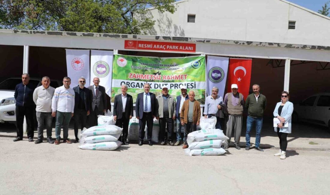 Elazığ’da üreticilere 2,5 ton gübre dağıtıldı Elazığ’da ‘Zahmetsiz Rahmet Organik Dut’ Projesi çerçevesinde üreticilere 2,5 ton