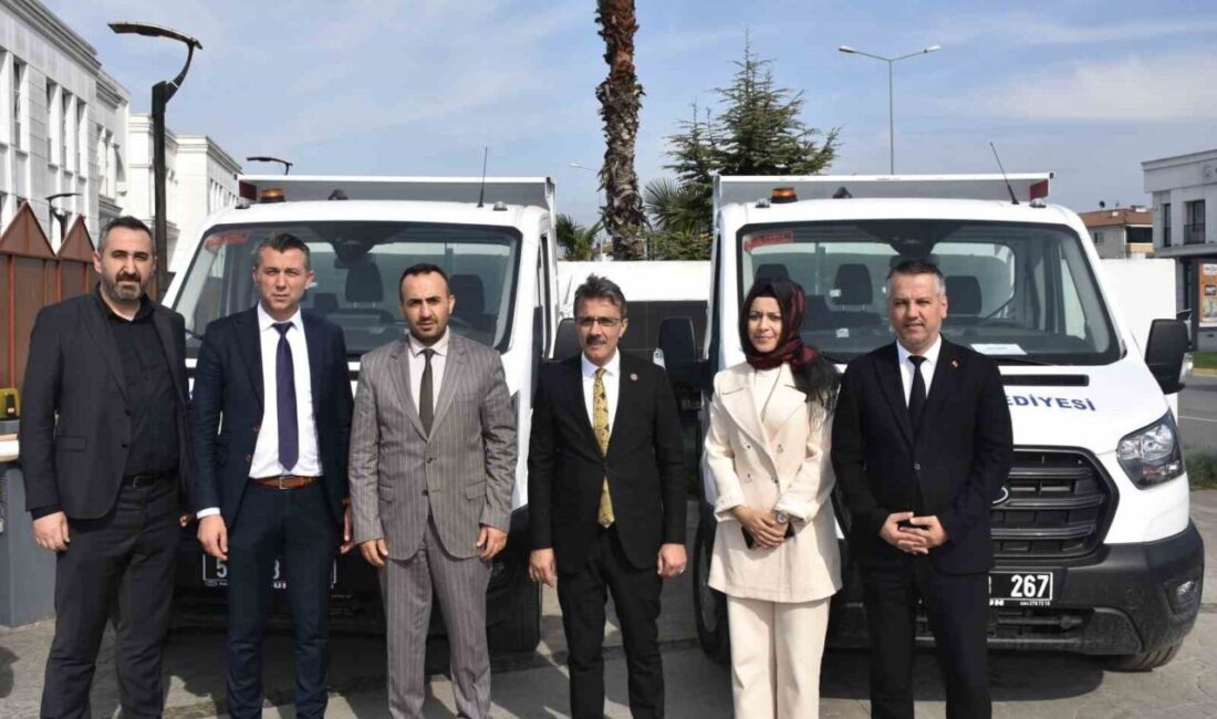 Erenler sokaklarında 2 yeni çöp taksi Erenler Belediyesine Çevre, Şehircilik ve İklim Değişikliği Bakanlığı tarafından hibe