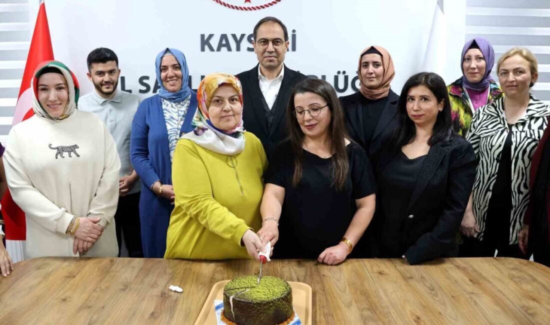 Erşan, Ebeler Haftası’nı kutladı Kayseri İl Sağlık Müdürü Dr. Mehmet Erşan, 21-28 Nisan Ebeler
