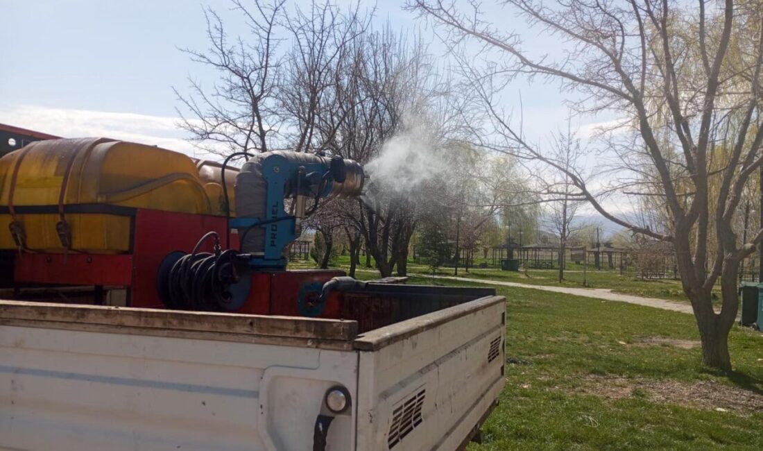 Erzincan’da larva ilaçlaması devam ediyor Erzincan’da haşerelerin ve sineklerin ürediği su kanallarında, sulak alanlarda, derelerde,