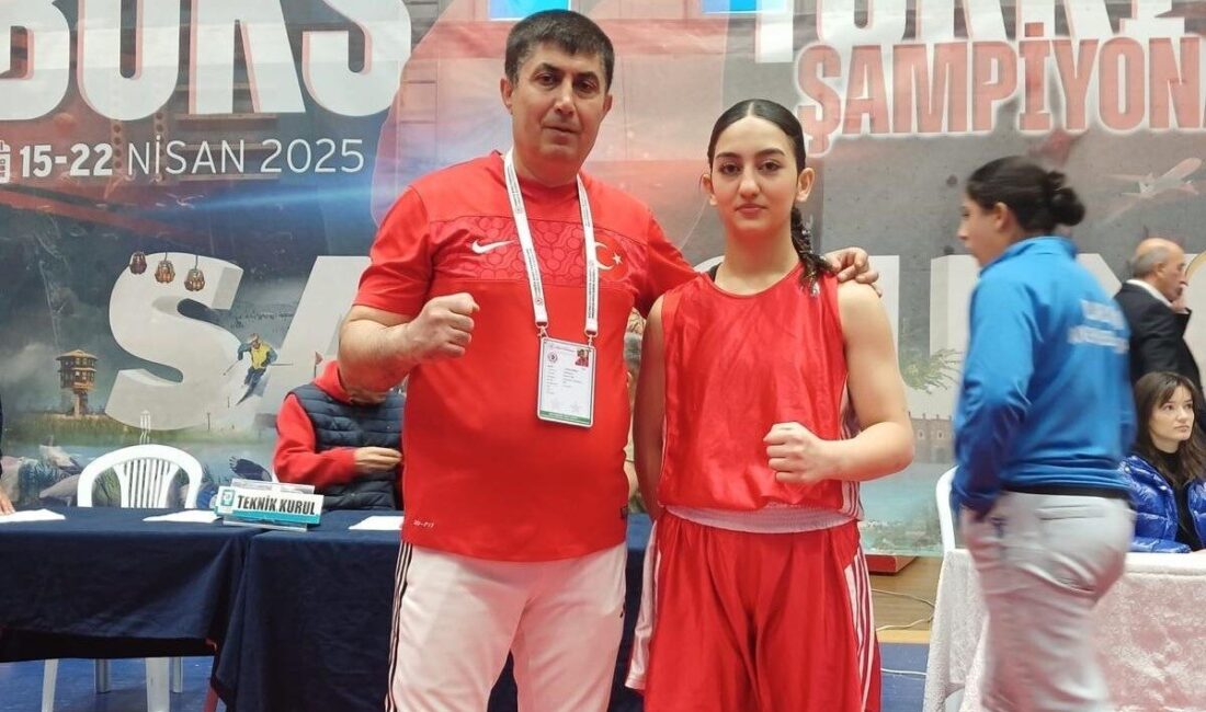 Erzincanlı boksörler Türkiye Şampiyonası’nda Erzincanlı sporcular Mevsim Gül Ateş ve Yağmur Palut, Samsun’da düzenlenen