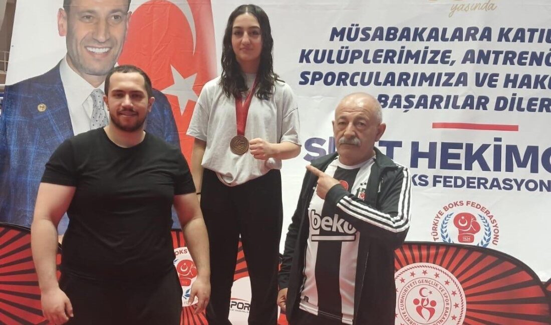 Erzincanlı sporcu Türkiye Boks Şampiyonası’nda Türkiye üçüncüsü oldu 15-22 Nisan 2025 tarihleri arasında Samsun’da düzenlenen Türkiye Boks Şampiyonası’nda