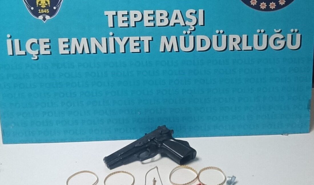 Eskişehir’de dolandırıcılık olayından 4 şüpheli şahıs yakalandı Tepebaşı İlçe Emniyet Müdürlüğü’ne bağlı ekiplerce yapılan çalışmalar sonucunda; vatandaşlardan