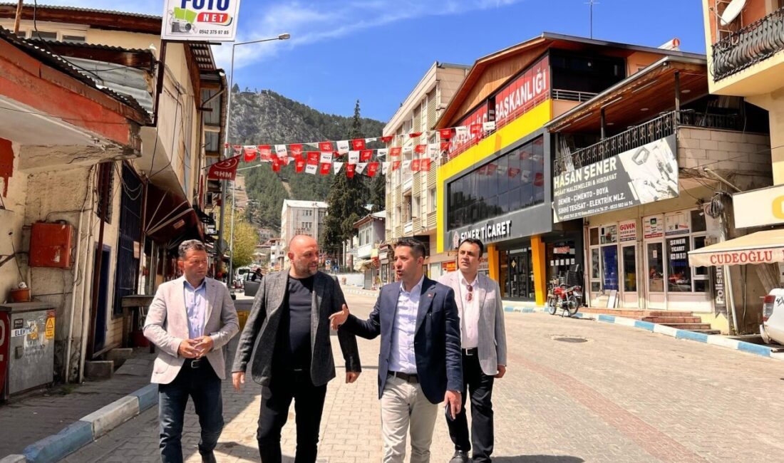 Feke Belediye Başkanı Cömert Özen’den Gençlik Merkezi müjdesi Feke Belediye Başkanı Cömert Özen Gençlik Merkezinin yapılacağını belirtti. Başkan