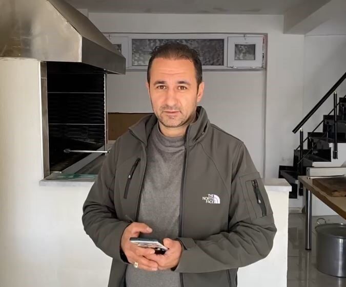 ’Fino’ diye seslendiği kurtla olan bağı tüyler ürpertti Sivas’ta bir vatandaşın kurtla girdiği diyalog izleyenleri gülümsetti. Vahşi kurda