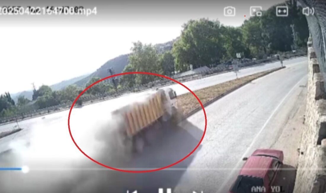 Freni patlayan hafriyat kamyonunun facia öncesi tozu dumana kattığı anlar kamerada Hatay’ın Defne ilçesinde 1 kişinin öldüğü, 1 kişinin ağır yaralandığı
