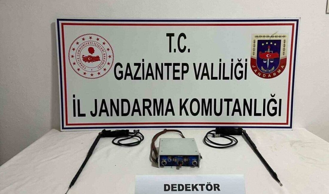 Gaziantep’te kaçak kazı yapan 3 şahıs suçüstü yakalandı Gaziantep’te define bulmak için kaçak kazı yapan 3 şahıs jandarma