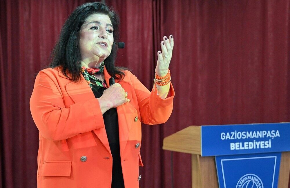 Gaziosmanpaşalı Kadınlar Kişisel Gelişim Seminerinde buluştu Gaziosmanpaşa’da düzenlenen “Güzel ve Etkili Konuşma” seminerinde kadınlarla bir araya