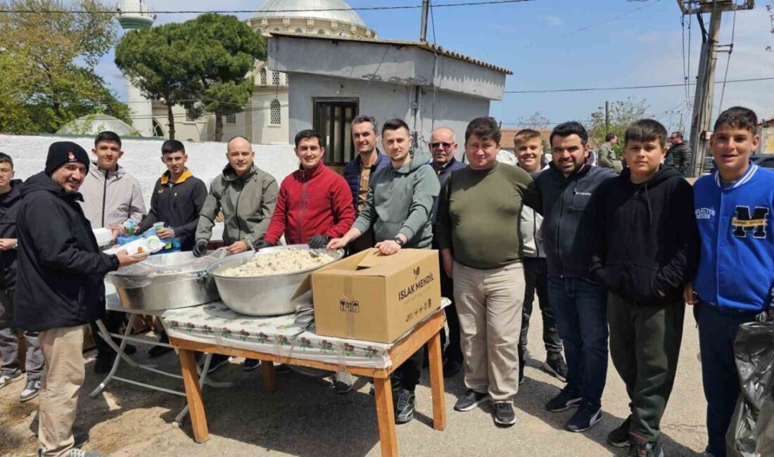 Geleneksel köy hayrında binlerce kişi buluştu Balıkesir’in Bandırma ilçesine bağlı Doğanpınar Mahallesi’nde, Kutlu Doğum Haftası etkinlikleri
