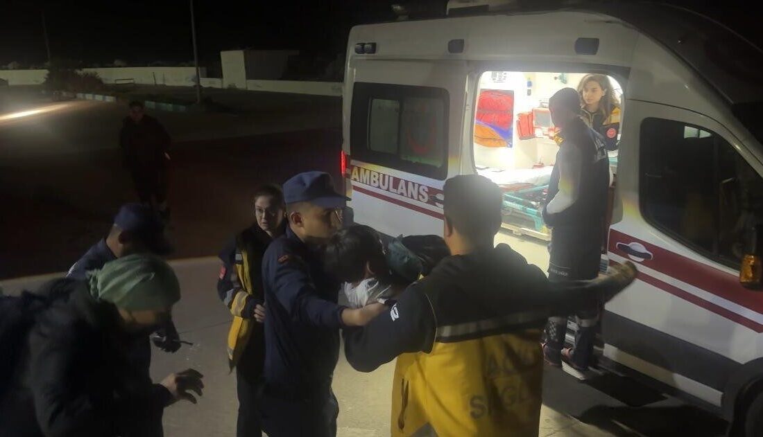 Gökçeada rahatsızlanan 8 yaşındaki çocuğun tıbbi tahliyesi Sahil Güvenlik ekiplerince gerçekleştirildi Çanakkale’nin Gökçeada ilçesinde rahatsızlanan 8 yaşındaki çocuğun tıbbı tahliyesi Sahil