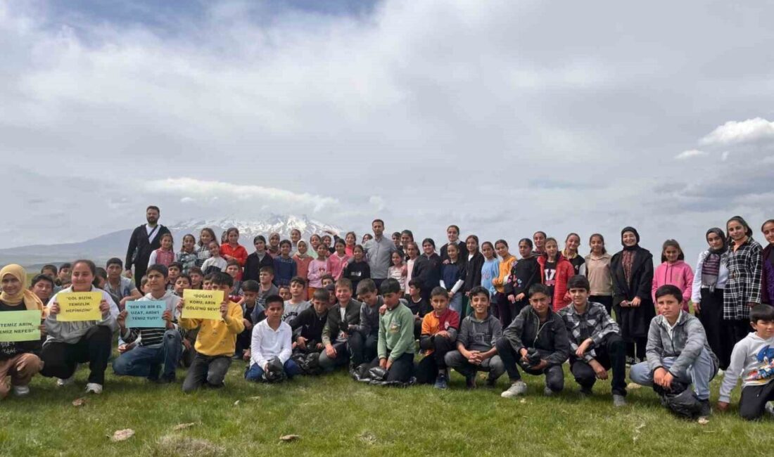 Göldüzü Köyü Ortaokulundan Arin Gölü’nde örnek temizlik etkinliği Bitlis’in Adilcevaz ilçesine bağlı Göldüzü Köyü Ortaokulu, çevre bilincini artırmaya
