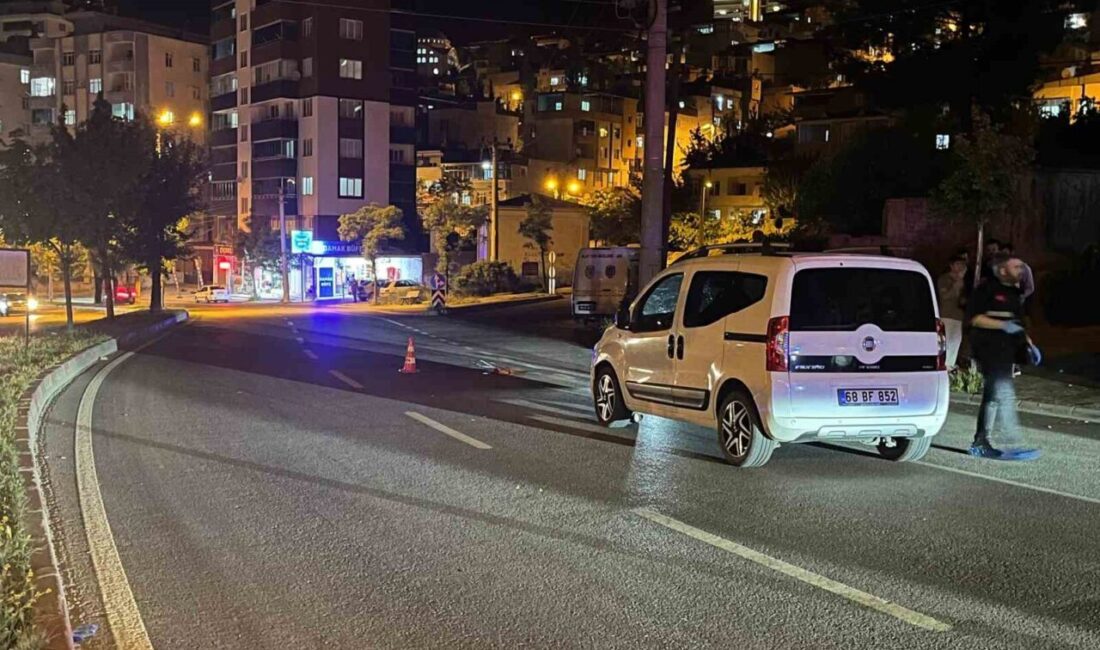 Hafif ticari araç anne ve kızına çarptı Kahramanmaraş’ta karşıdan karşıya geçmeye çalışan anne ve kızına otomobil çarptı.