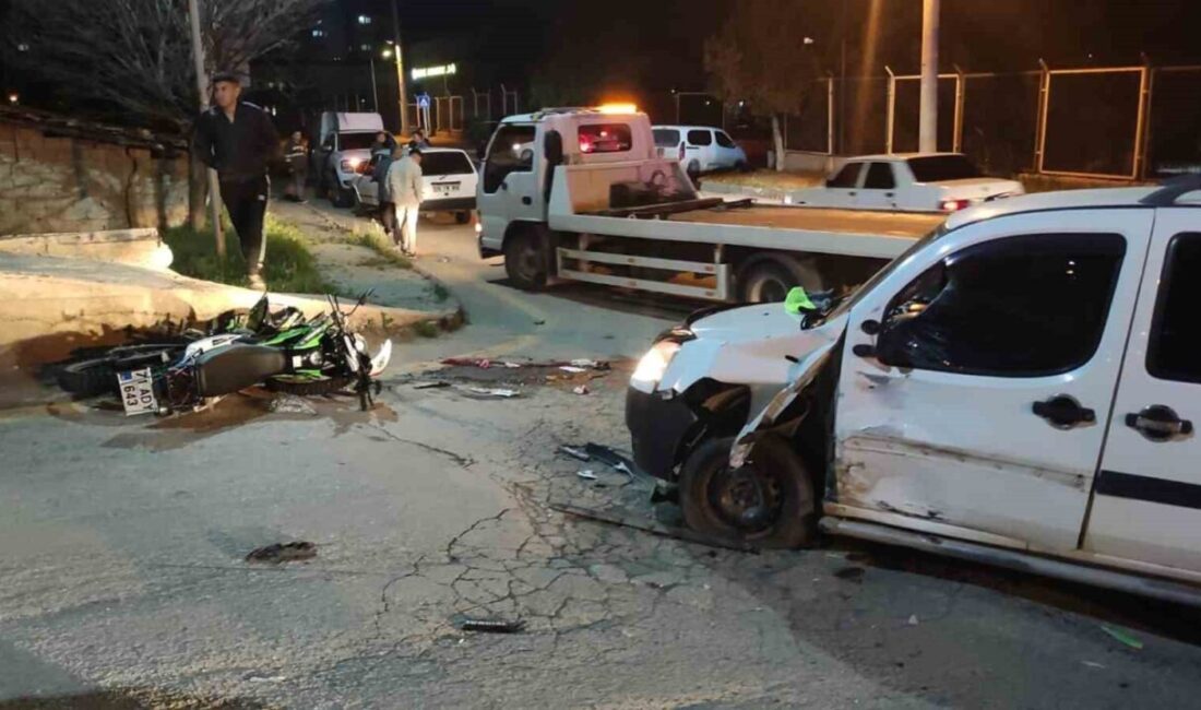 Hafif ticari araç ile motosiklet çarpıştı: 1 ölü Kırıkkale’de hafif ticari araçla çarpışan motosikletin sürücüsü, kaldırıldığı hastanede yapılan