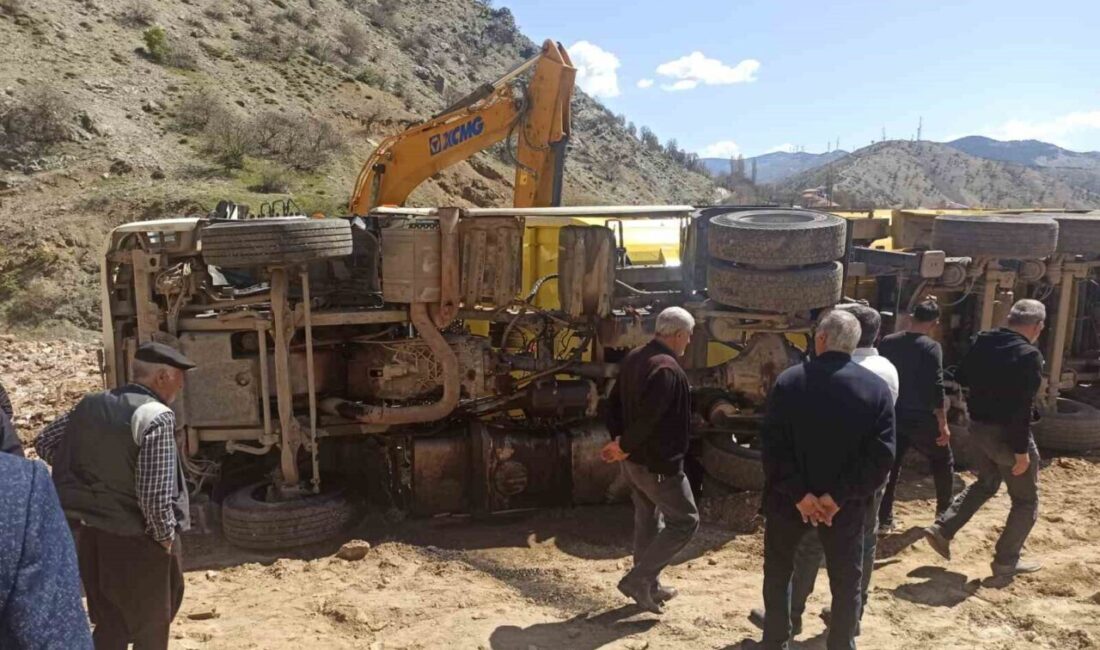 Hafriyat kamyonu devrildi Adıyaman’ın Sincik ilçesinde boşaltım yapan hafriyat kamyonu devrildi. Edinilen bilgilere
