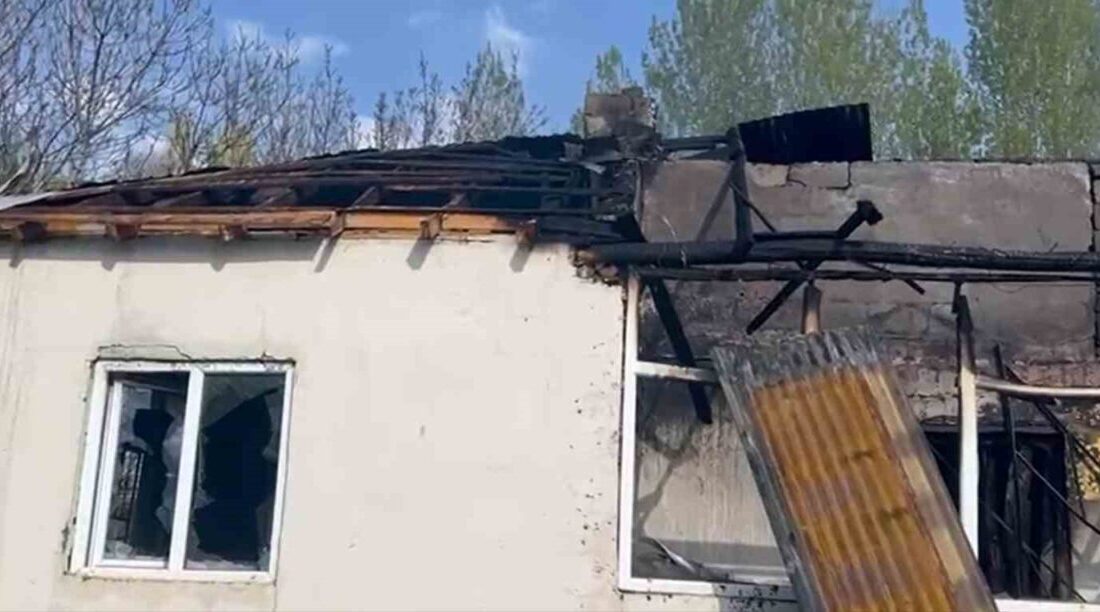 Hakkari’de korkutan ev yangını: Aile son anda kurtuldu Hakkari’nin Başköy köyünde çıkan yangın büyük korkuya neden olurken, aile