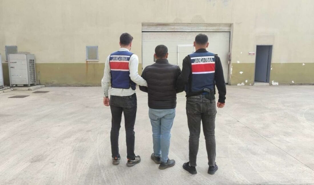 Hırsızlık ve yağma suçundan aranan hükümlü yakalandı Gaziantep’te hırsızlık ve silahlı yağma suçundan hakkında 25 yıl kesinleşmiş