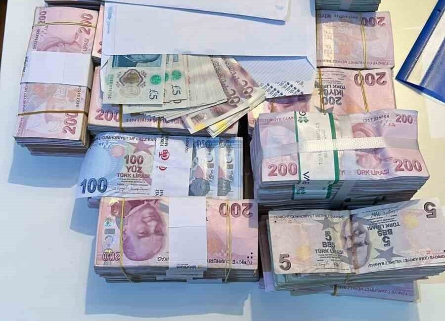 İBB operasyonunun 2. dalgasında para kasaları deşifre edildi İstanbul Büyükşehir Belediyesi’ne (İBB) ve görevinden uzaklaştırılan tutuklu başkanı Ekrem