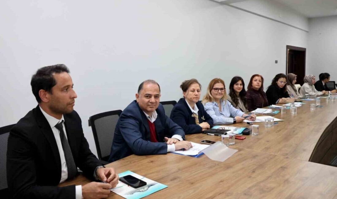 İl Sağlık Müdürü Erşan’dan tüm sağlık ekibine çağrı: “Gönülden bir seferberlik başlatın” Kayseri İl Sağlık Müdürü Dr. Mehmet Erşan, ilçe sağlık müdürleri