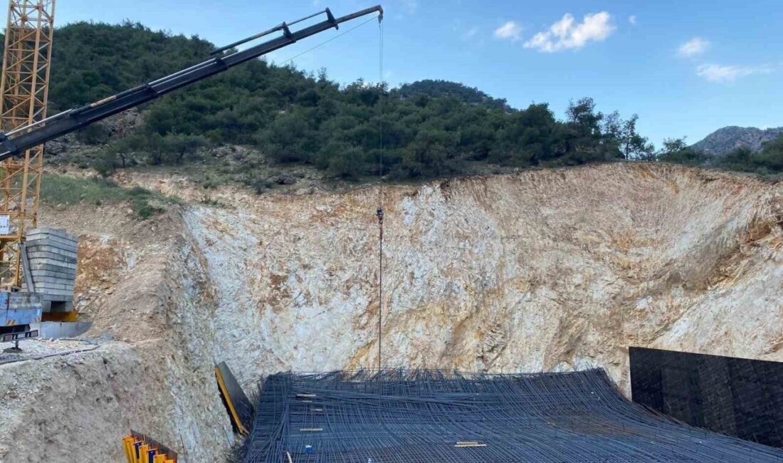 İzmir-Ankara hızlı tren hattı inşaatında kaza: 9 yaralı İzmir-Ankara hızlı tren hattı inşaatının Manisa’nın Alaşehir ilçesine bağlı Gümüşçay