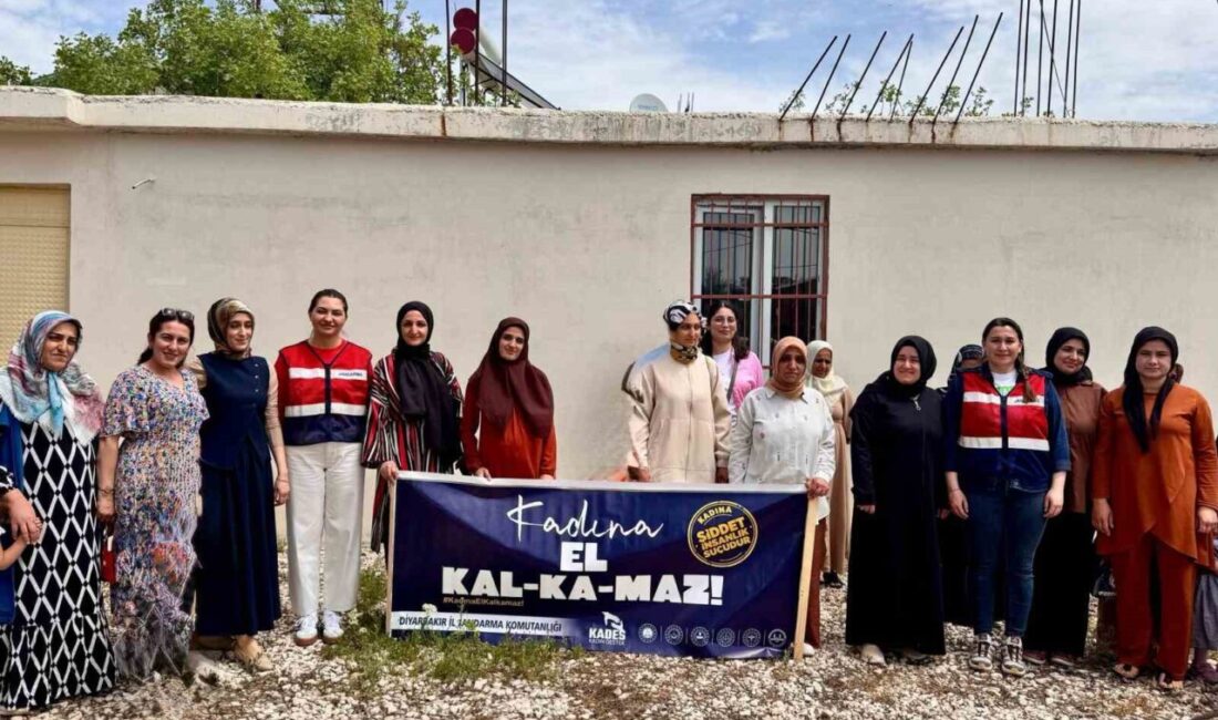 Jandarma, kadınlara bilgilendirmede bulundu Diyarbakır İl Jandarma Komutanlığı Aile İçi Şiddetle Mücadele ve Çocuk