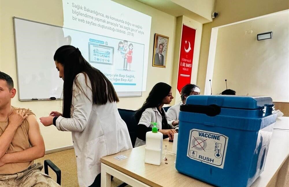 Jandarmaya “Aşı ve Bulaşıcı Hastalıklar” eğitimi Erzurum İl Sağlık Müdürlüğü Aşkale Toplum Sağlığı Merkezi tarafından, Aşkale