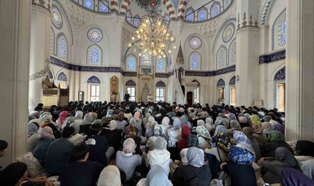 Japonya’da 350 lise öğrencisi Tokyo Camii’ni ziyaret etti Japonya’da İslam’a ilgi duyan 350 lise öğrencisi Tokyo Camii’ne ziyaret