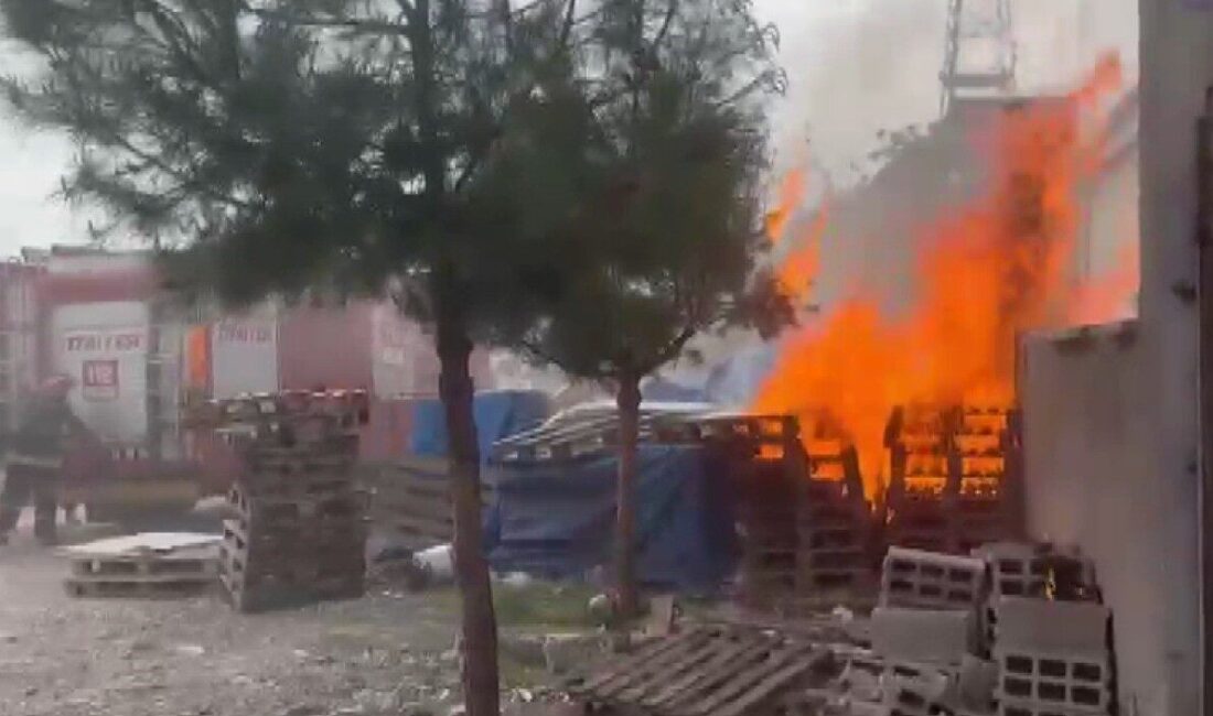 Kahramanmaraş’ta iş yeri yangını Kahramanmaraş’ta bir iş yerinde çıkan yangın itfaiye ekiplerince büyümeden söndürüldü.