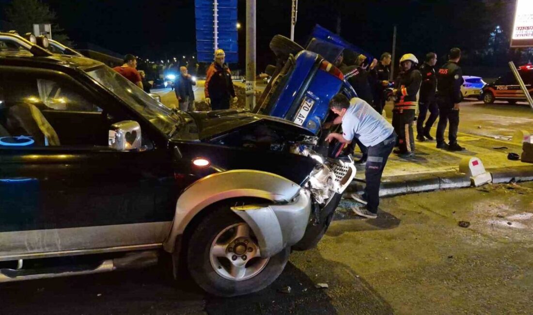 Kamyonetle otomobil çarpıştı, araçlarda sıkışanları itfaiye kurtardı: 3 yaralı Karaman’da kamyonet ile çarpışan otomobilin devrilmesi sonucu 3 kişi yaralanırken,