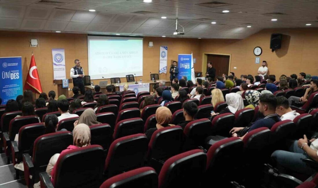 Karabük emniyeti üniversite öğrencilerini dijital tehlikelere karşı bilinçlendirdi Karabük Üniversitesi’nde (KBÜ) düzenlenen “Siber Güvenlik Hakkında Genel Bilgilendirme” etkinliğinde,