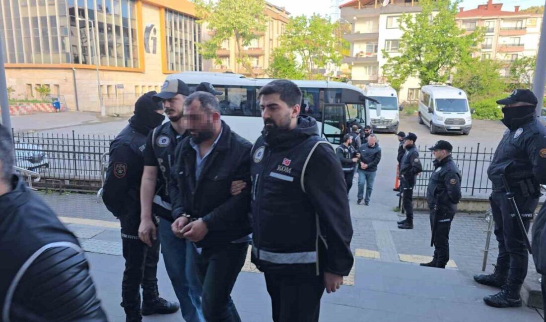 Karadeniz Ereğli’de silah kaçakçılığı operasyonu: 7 şüpheli adliyede Zonguldak’ın Karadeniz Ereğli ilçesinde silah kaçakçılığına yönelik düzenlenen operasyonda gözaltına
