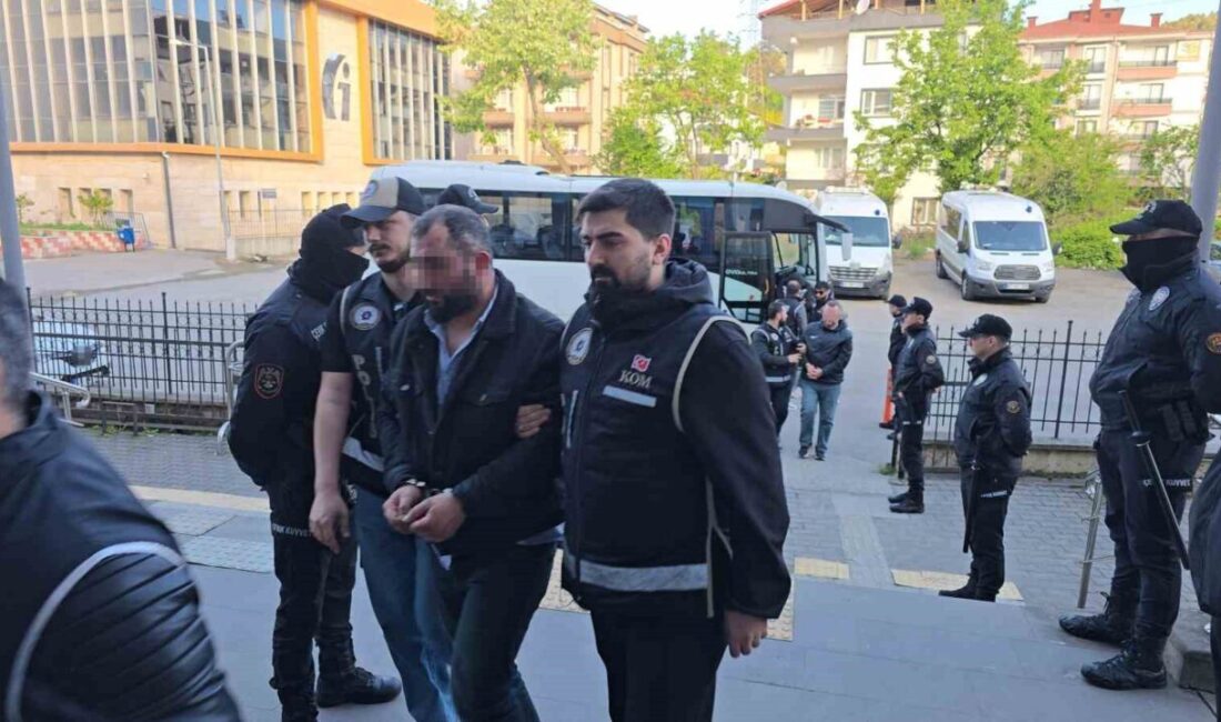 Karadeniz Ereğli’de silah kaçakçılığı operasyonunda 5 tutuklama Zonguldak’ın Karadeniz Ereğli ilçesinde silah kaçakçılığına yönelik düzenlenen operasyonda gözaltına