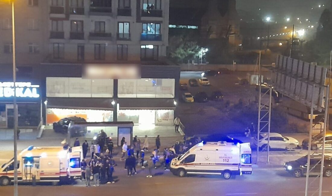Karadeniz Ereğli’de trafik kazası: 1’i ağır 3 yaralı Zonguldak’ın Ereğli ilçesinde meydana gelen trafik kazasında biri ağır 3