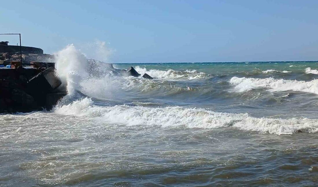 Karadeniz’de poyraz alarmı: 4 metrelik dalgalar oluştu Düzce’nin Akçakoca ilçesinde Meteoroloji Genel Müdürlüğü’nden yapılan fırtına uyarısının ardından,