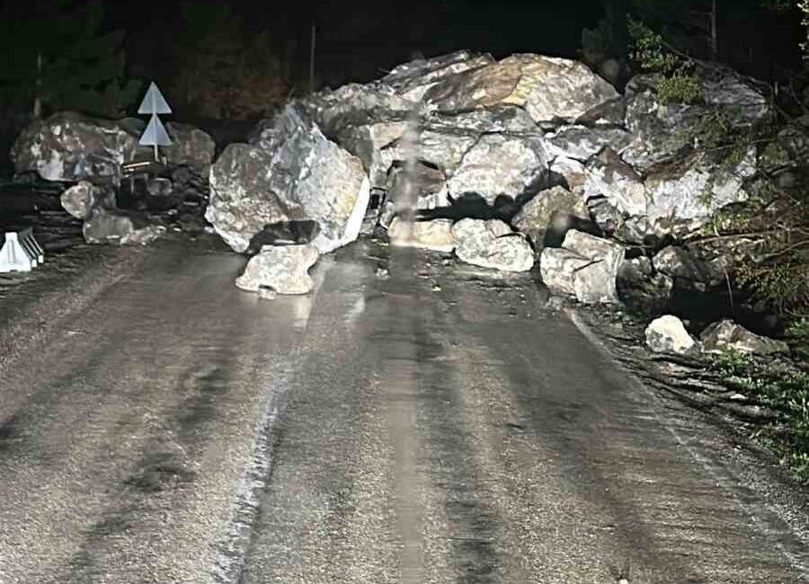 Kastamonu-Cide karayolunda heyelan meydana geldi Kastamonu’nun Şenpazar ilçesinde Kastamonu-Cide karayolunda heyelan meydana geldi. Ekiplerin çalışmasıyla