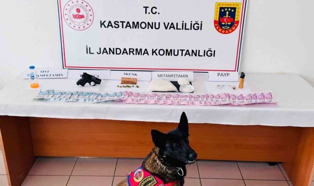 Kastamonu’da uyuşturucu operasyonu: 3 tutuklama Kastamonu’da jandarma ekipleri tarafından uyuşturucu operasyonunda gözaltına alının 3 şüpheli